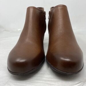 Clarks Women’s Valarie Sophia Fashion Bootie Dark Tan Size 8M